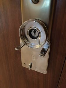 Befestigung des Türschlosses