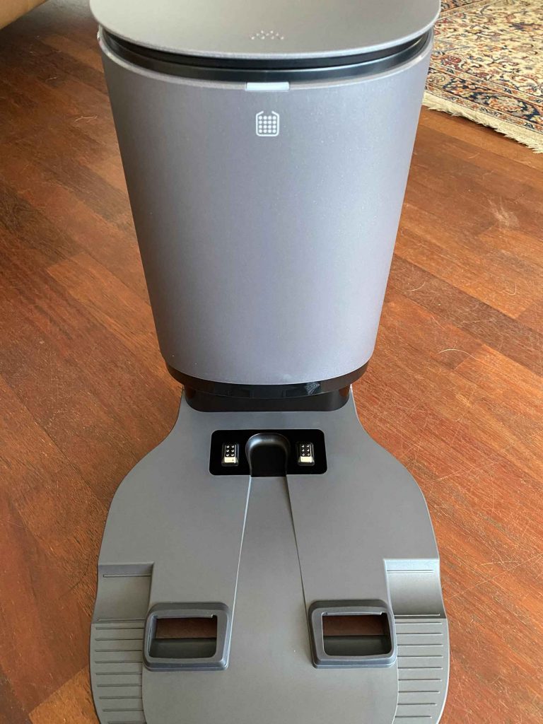 Aufgebaute Absaugstation von Ecovacs