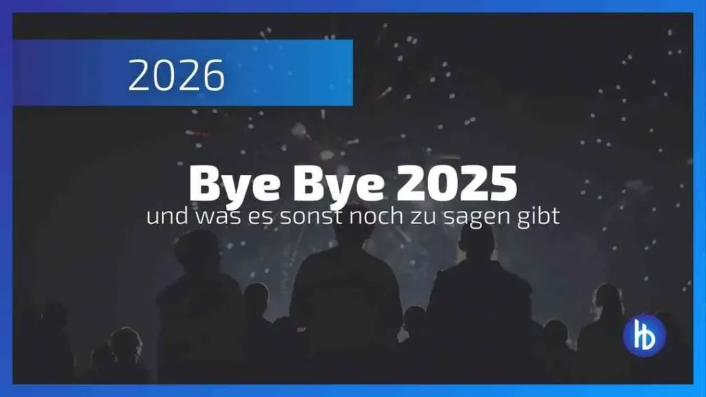 2026, ein Grafikelement mit großem, modernem Text, der „Bye Bye 2025 und was es sonst noch zu sagen gibt“ sagt, während im Hintergrund eine Menschenmenge vor einem Feuerwerk steht.