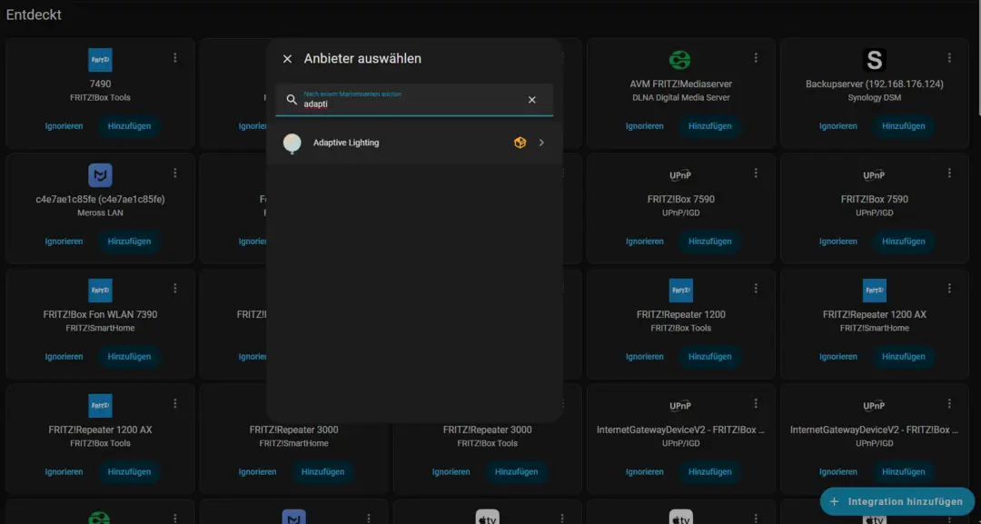 Screenshot einer Benutzeroberfläche zur Auswahl von Anbietern in einer App, die verschiedene Geräte und Funktionen wie Adaptive Lighting auflistet, mit einer Suchleiste zur Eingabe eines Anbieternamens und Optionen zum Hinzufügen von Geräten.